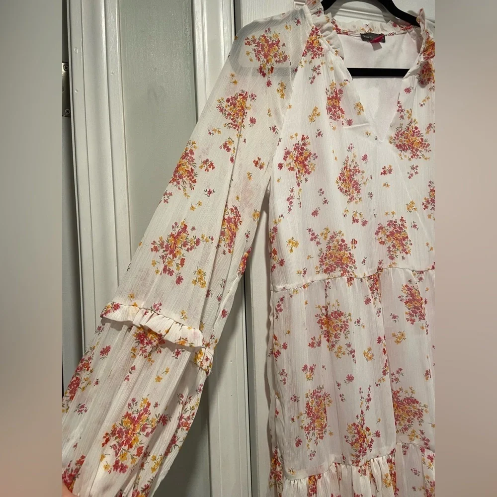 NWT Vince Camuto Size S White Floral Ruffle Flowy Long Sleeve Sheer Mini Dress